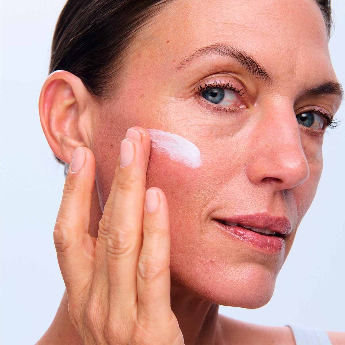 Super Restorative Day SPF 15 Anti Aging Face Cream